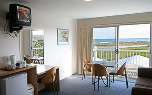 A Great Ocean View Motel