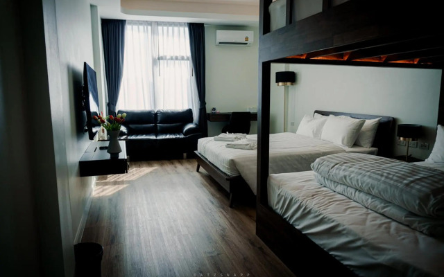 Play Poshtel & Cafe (SHA Certified)