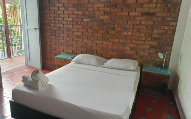 Aluna Hostel B&B