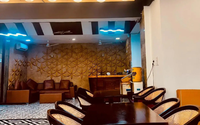 Falcons Nest Lariviera