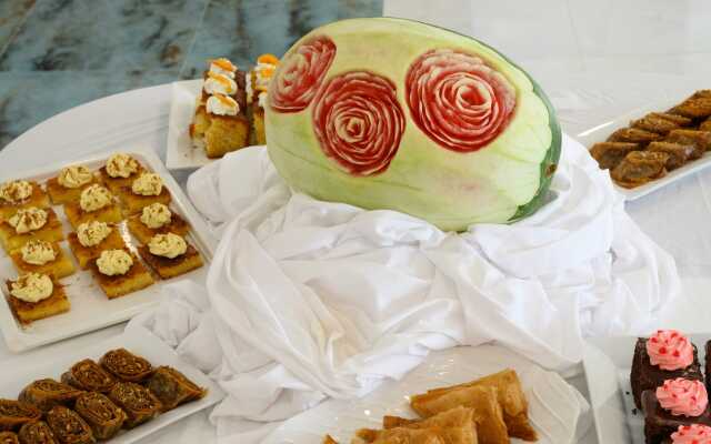 Ninos Grand Beach Hotel & Resort