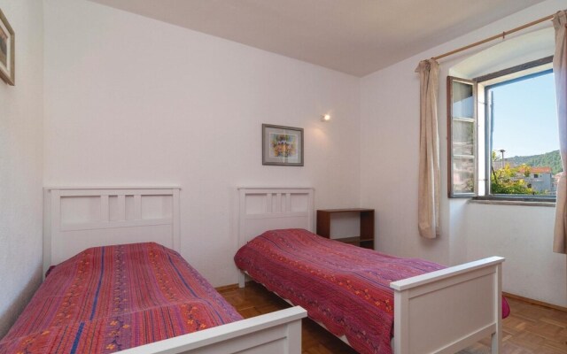 Amazing Apartment in Pucisca With 1 Bedrooms and Wifi