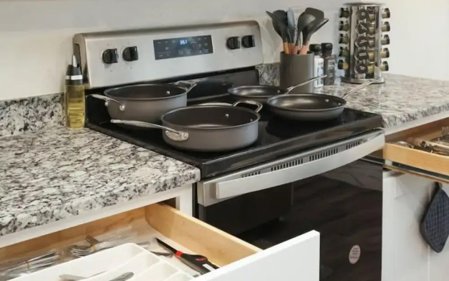Rare Find Sleeps 13 Family Fun