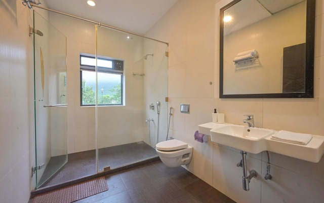 StayVista at Lake Mansion