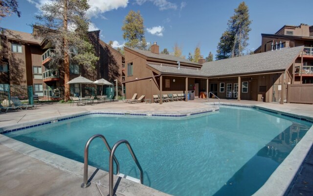 Wild Irishman 1064b by Summitcove Vacation Lodging