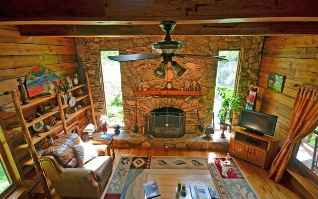 Cherokee Creekside Cabin