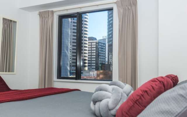 King Bed in Auckland CBD with Pool & Gym