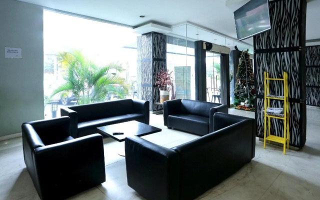 Super Oyo Townhouse Oak Hotel Fiducia Pondok Gede – Lobby – Jakarta