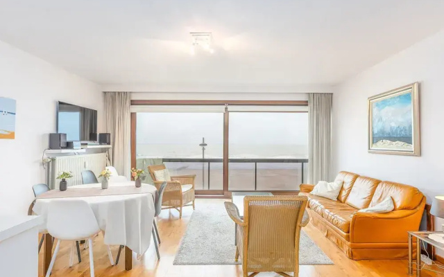 Apartment With sea View and Sunny Terrace