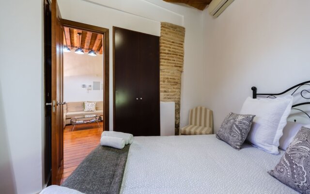 Apartamentos con patio junto a la catedral by Toledo AP