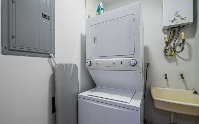 w Prestigious 1BR w Fantastic Balcony in YOO