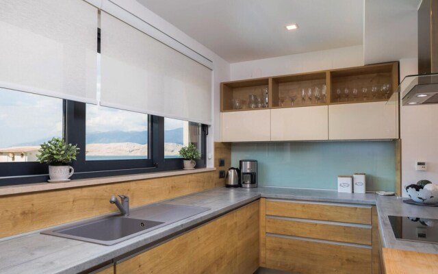 Nice Home in Pag with Hot Tub, WiFi & Sauna