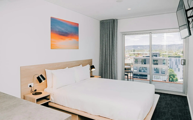 Tom's Court Hotel