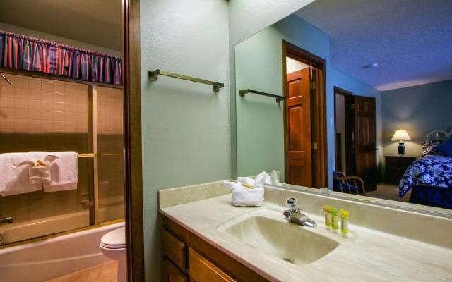 Woodlands #33 3 Bedroom Condo by RedAwning