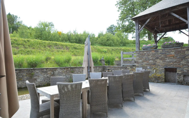 Charming Holiday Home In Bièvre With Sauna