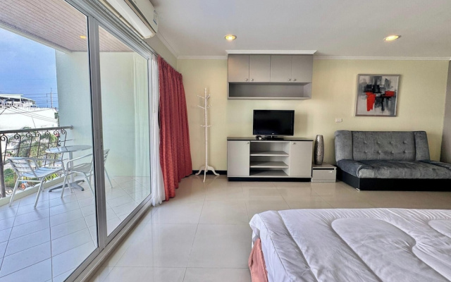 Large Pool-view Studio With Balcony - TW Platinum Suites, Jomtien