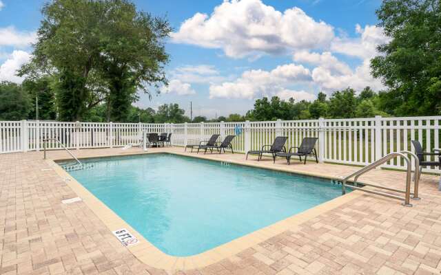 Microtel Inn & Suites by Wyndham Brooksville