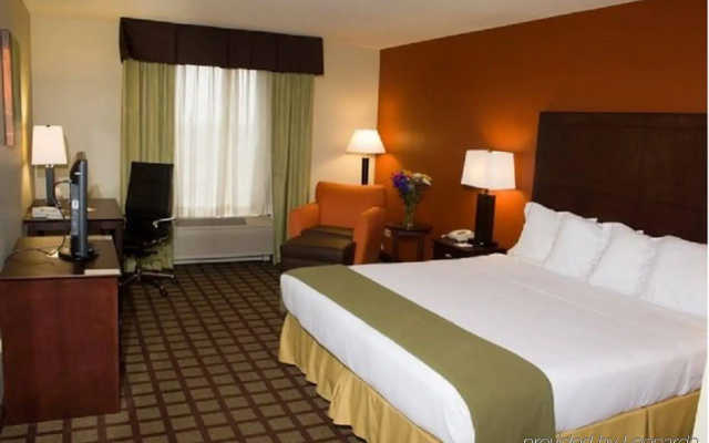 Holiday Inn Express Hotel & Suites Chicago-Algonquin by IHG