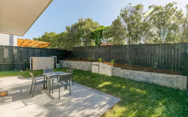 Hero Holiday House L12