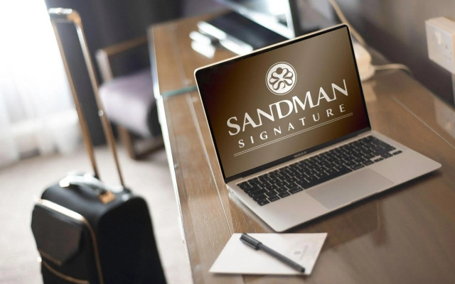 Sandman Signature London Gatwick Hotel