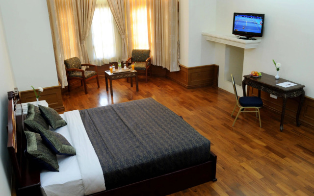 Royal Reward Resort