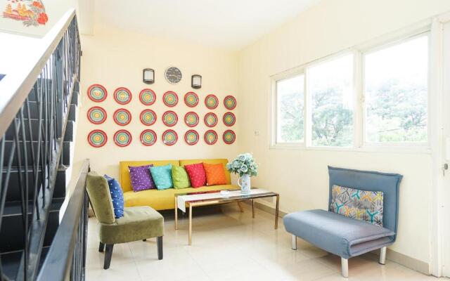 Pratisarawirya Guesthouse by ecommerceloka