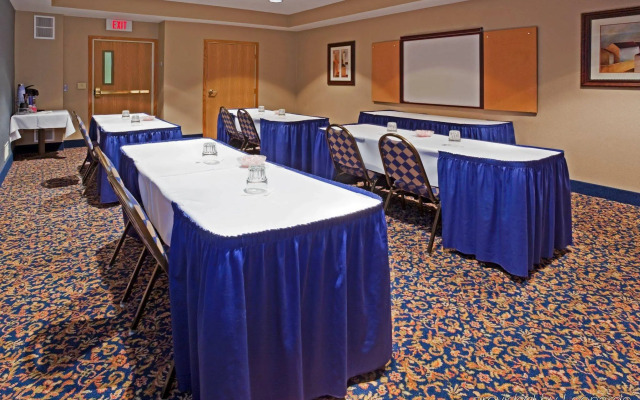 Holiday Inn Express Hotel & Suites St. Cloud by IHG