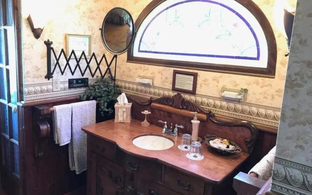 Vinifera, The Inn on Winery Row