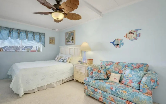Harbour Island 204m 2 Bedroom Condo by RedAwning