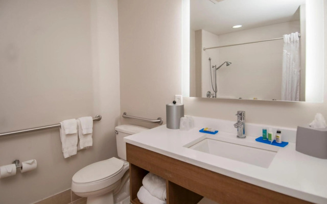 Holiday Inn Express & Suites Ocean Springs by IHG