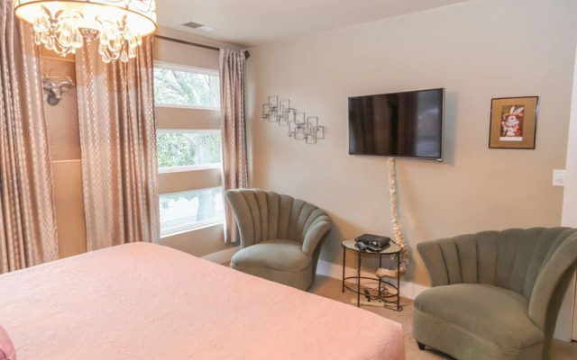 Modern Blue Ultra Chic Nashville Retreat