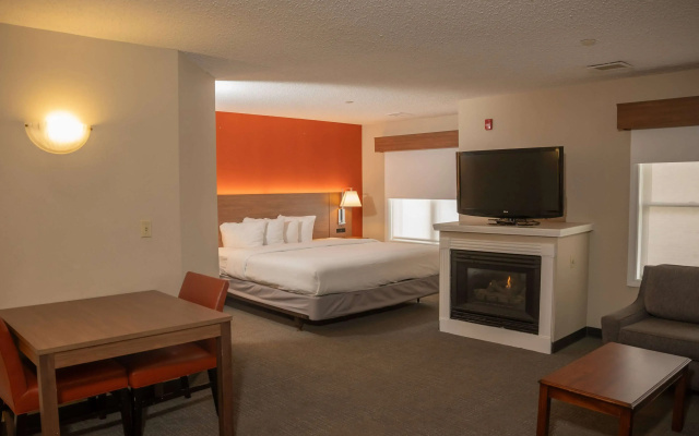 Hawthorn Suites BY Wyndham Erie
