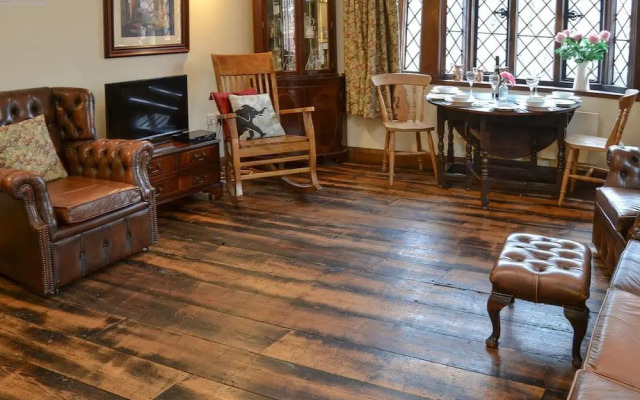 Captivating Tudor 2 Bedroom Apartment in Ipswich