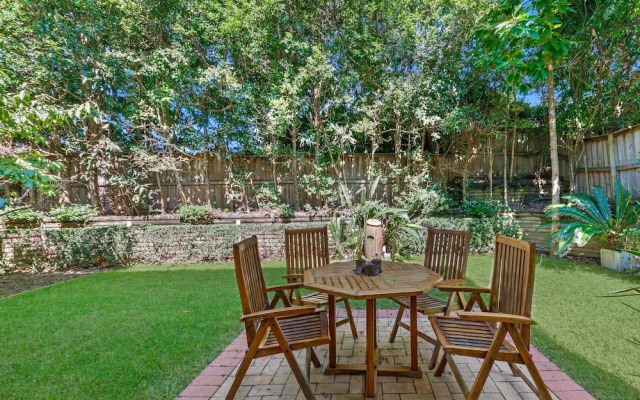 Kozyguru | Westleigh | 4 Bed Room | Free Parking