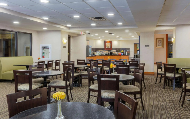 La Quinta Inn & Suites by Wyndham Garden City