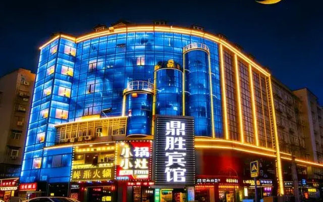 Dingsheng Hotel (Nanchang Wanshou Palace Bayi Hall Subway Station)