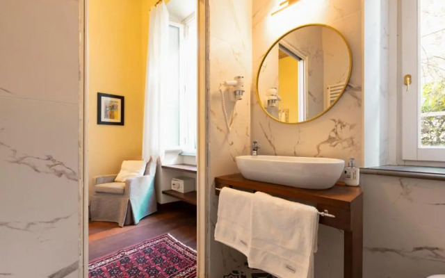 Palm Gallery Hotel