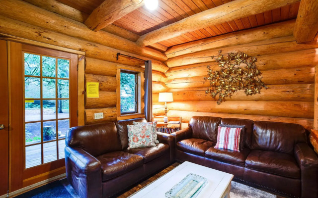 10SL Log Cabin at its Best!