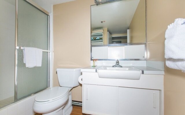 Fully Furnished Ilikai Tower 525 Condo With Free Wifi, Near Best Waikiki Beaches! by RedAwning