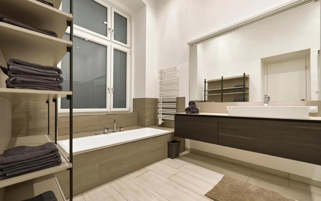 Central Luxury Apartment