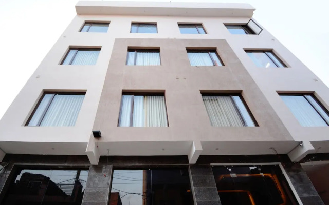 OYO 27061 Hotel Magnum