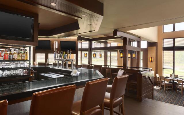 DoubleTree by Hilton Hartford - Bradley Airport