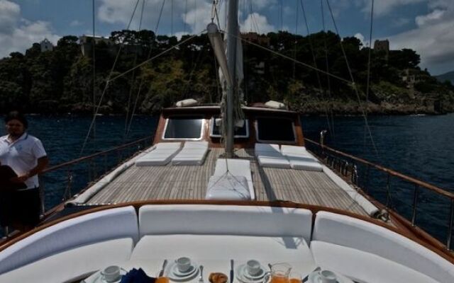 Plaghia Charter Boat&Breakfast