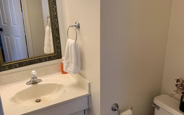 Room in House - The Modern Gem Furnished Bedroom