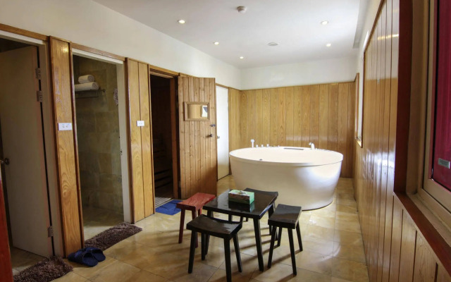 A25 Hotel - 12 Ngo Sy Lien