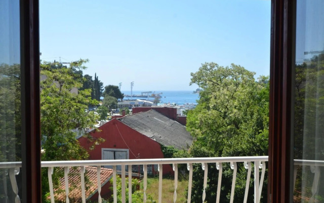 Toro - Two Bedroom Apartment