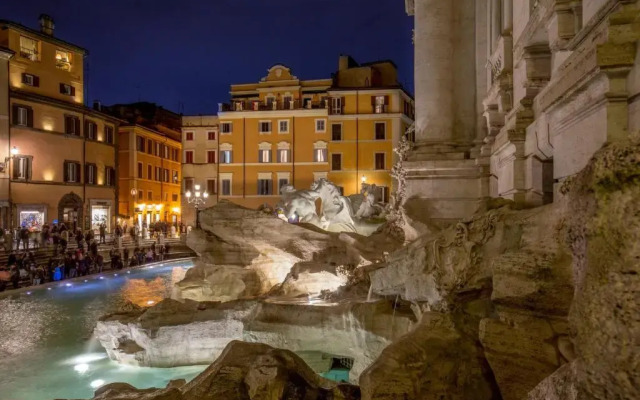 Trevi Ab Aeterno - Amazing View of the Trevi Fountain