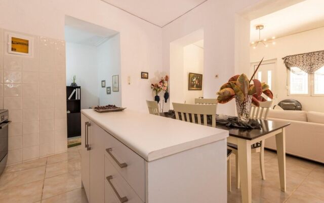 Gogo s Cosy Beach House