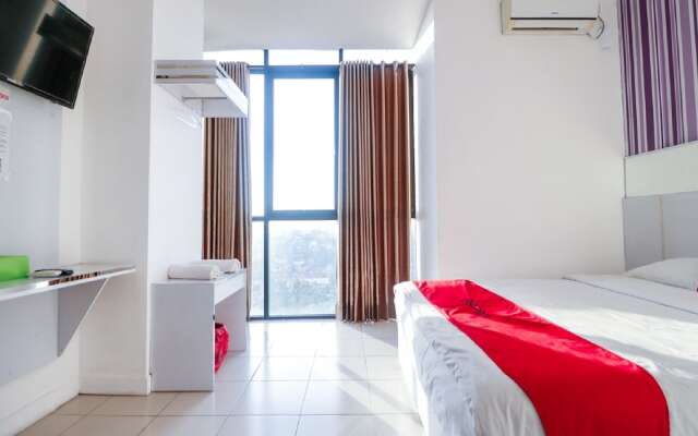 RedDoorz near Terminal Batu Ampar