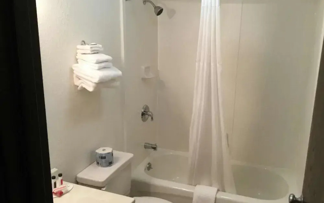 Super 8 Portland/Westbrook Area